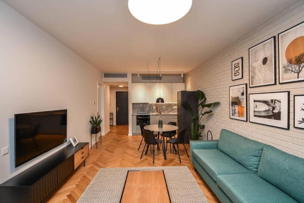 Skypark Luxury Apartment With Skyline View & Free Parking Bratislava Luaran gambar
