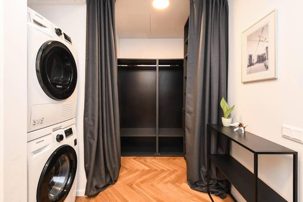 Skypark Luxury Apartment With Skyline View & Free Parking Bratislava Luaran gambar