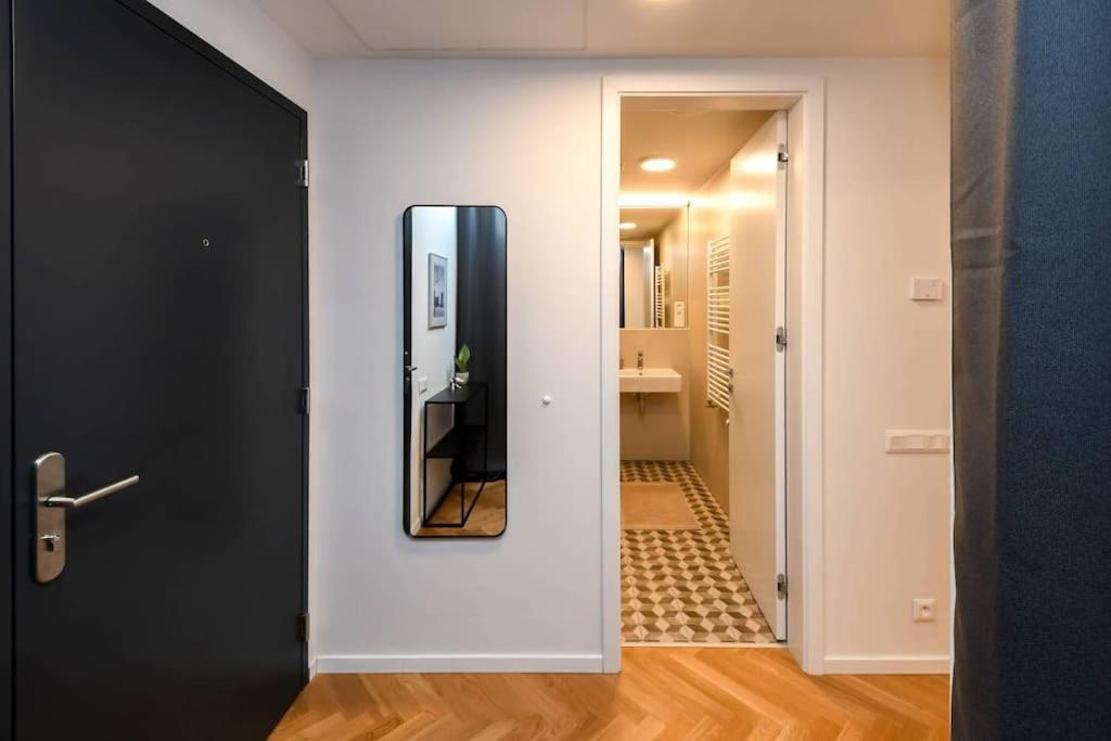Skypark Luxury Apartment With Skyline View & Free Parking Bratislava Luaran gambar