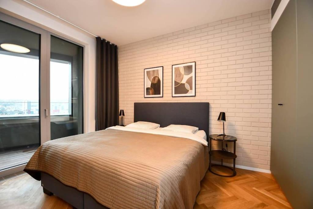 Skypark Luxury Apartment With Skyline View & Free Parking Bratislava Luaran gambar