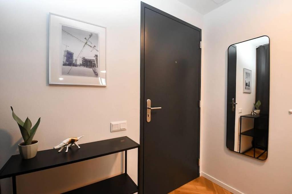 Skypark Luxury Apartment With Skyline View & Free Parking Bratislava Luaran gambar