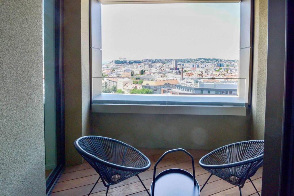 Skypark Luxury Apartment With Skyline View & Free Parking Bratislava Luaran gambar